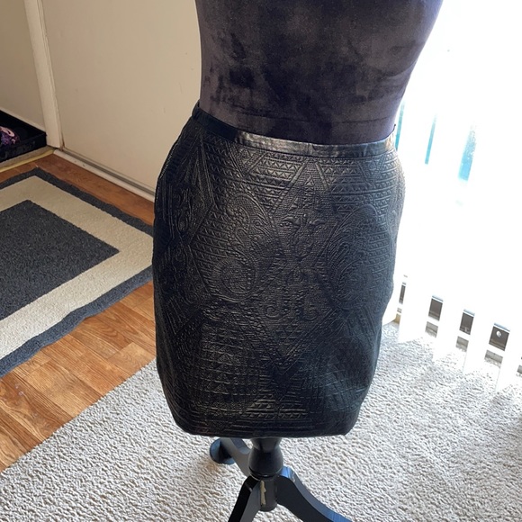 Chelasea & Violet faux leather embossed mini skirt - Picture 3 of 9